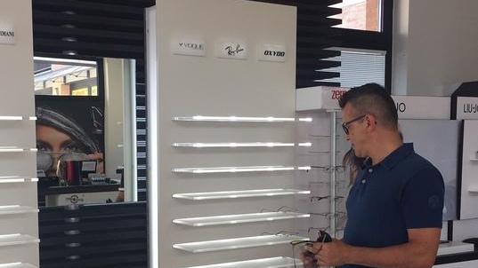 Bomporto. Assalto al negozio di ottica, fuga con 30mila euro di merce