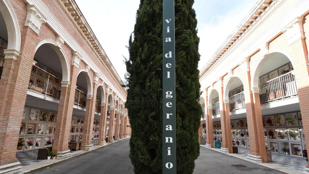 Cimitero di Sterpeto (foto agenzia Bf)