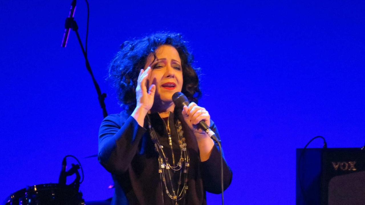 Vignola. Antonella Ruggiero, il fascino di una voce in Piazza dei Contrari