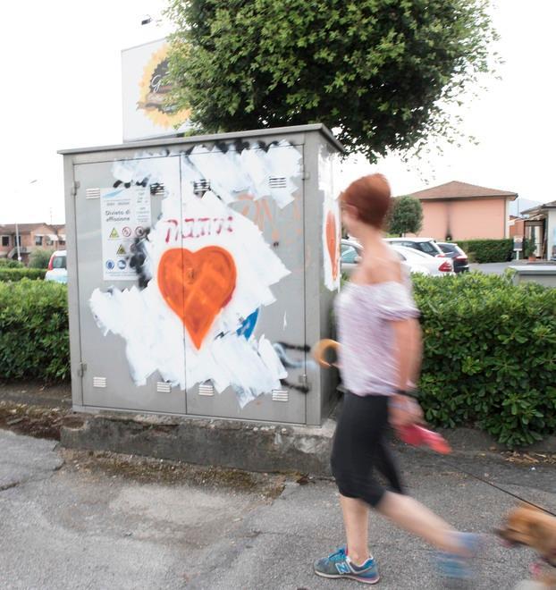 Tanti cuori arancioni tornano a vincere contro le svastiche 