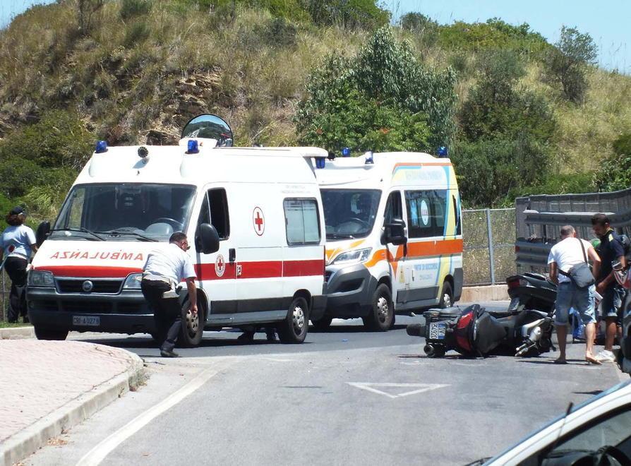 Scooterista all’ospedale dopo lo scontro e una Panda