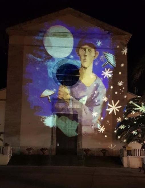 Ombrelloni e pesci l’arte di Talani rivive sugli edifici 