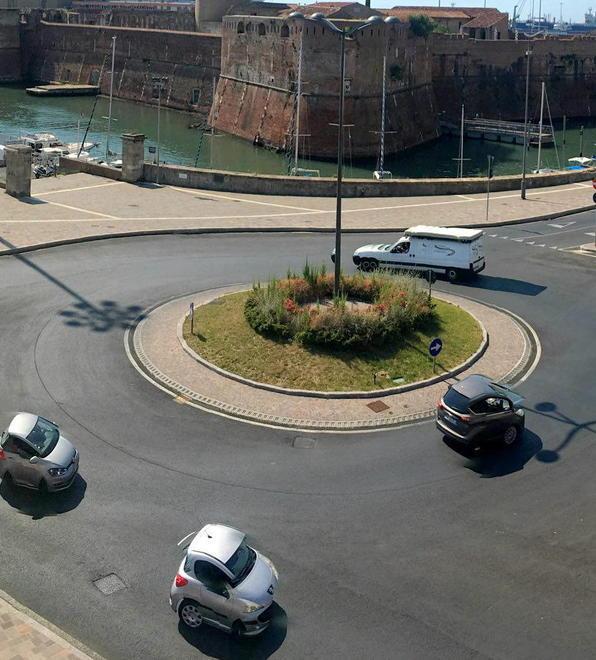 Duello politico sulle rotatorie «Presto altre tre sul viale Italia» 