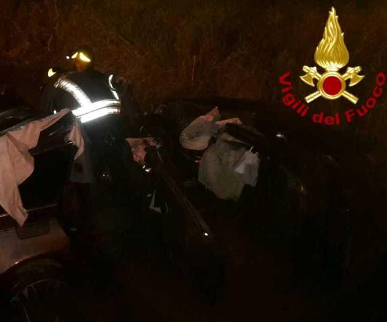 Finisce in macchina nel fosso pieno d’acqua Salvato un 50enne 