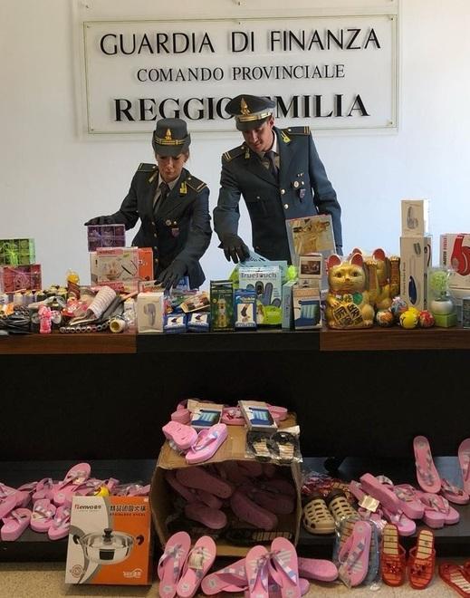 Trovati 3.400 articoli privi dell’etichetta in un bazar di cinesi 