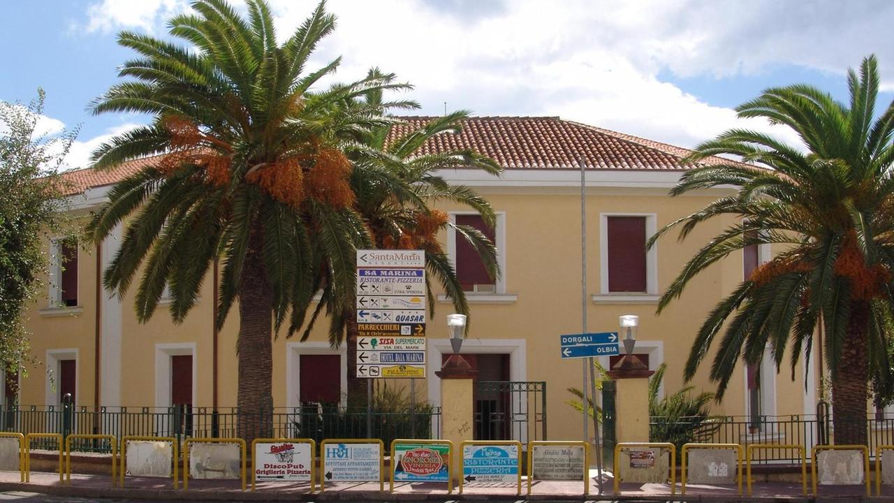 Parco giochi a scuola scoppia la guerra tra giunta e dirigente