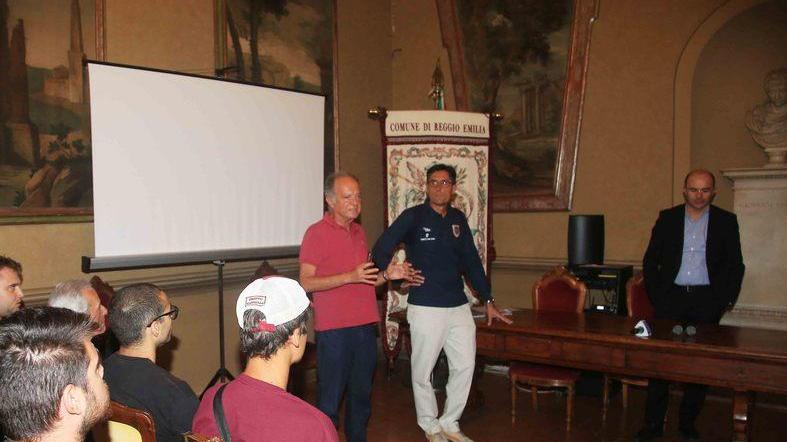 Baratro Reggiana, il sindaco riceve i tifosi e lancia un appello: «Piazza fai uno sforzo: iscrivi la squadra»