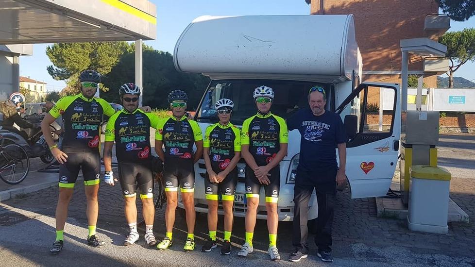 In bicicletta fino a Pietrelcina per la guarigione della moglie 