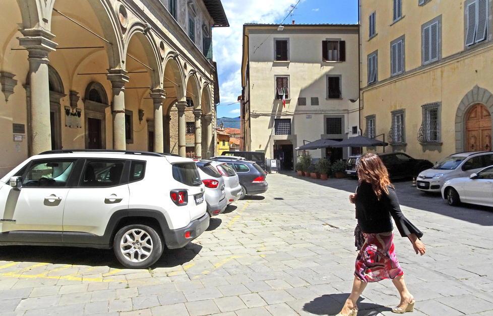 Auto in piazza della Sapienza, la nuova Ztl diventa un caso 