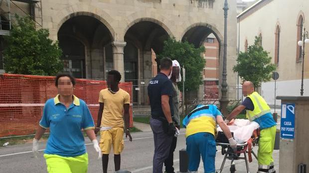 Rissa in piazza Vittorio espulsi due gambiani e fermato un terzo