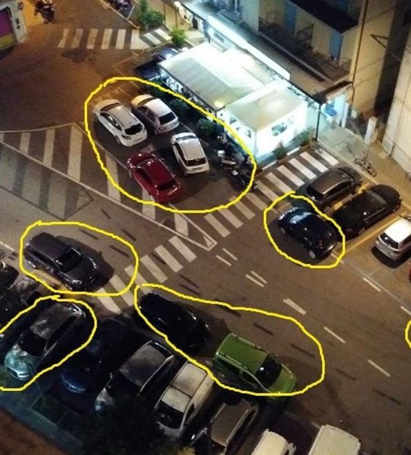 Sosta selvaggia in via Dante Parcheggi anche in terza fila 