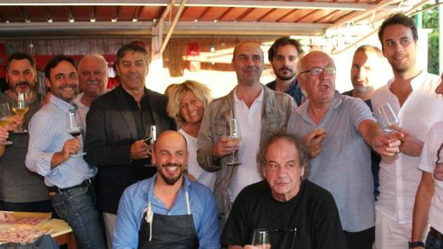 Un brindisi per i commercianti boicottati