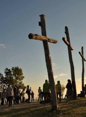 Monte Tre Croci Notte magica tra giullari e viste mozzafiato 