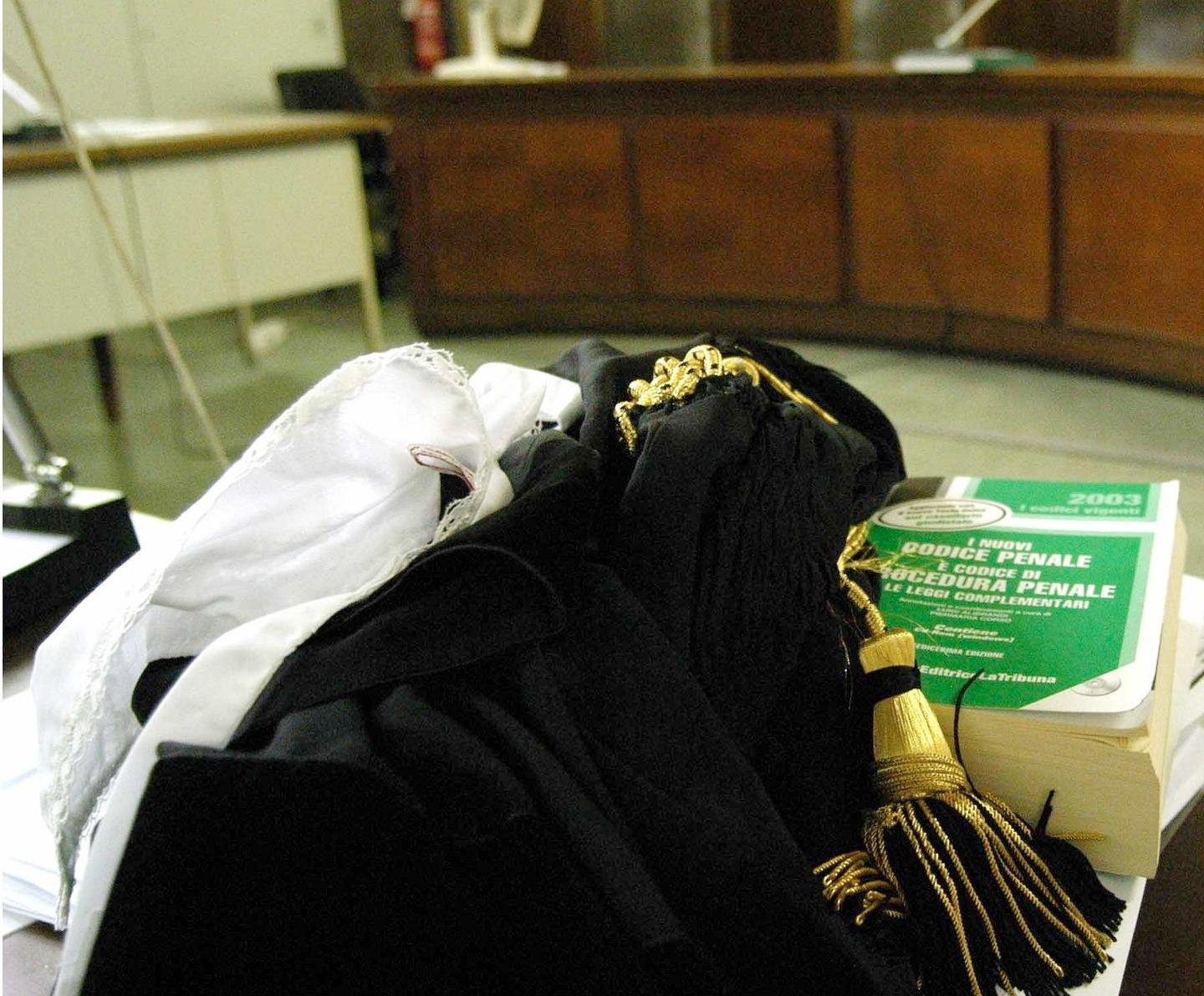 In cinque finiscono a processo per falsi contratti di lavoro