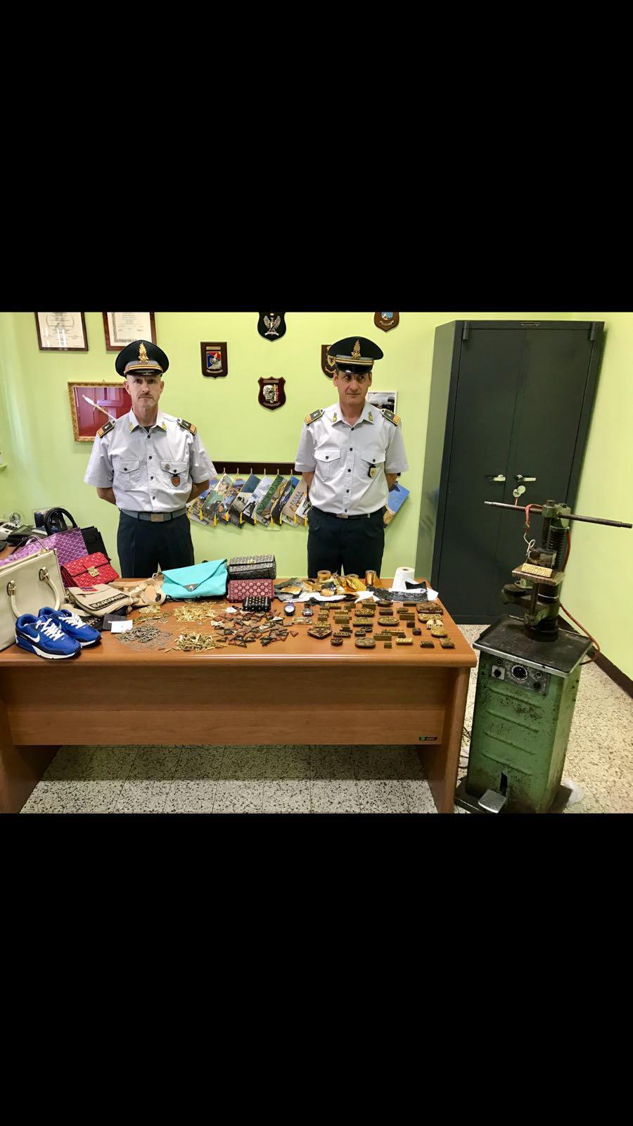 Scoperta una zecca del falso a Pontedera