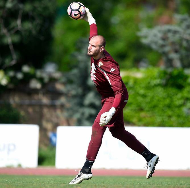 Un gigante pronto a difendere la Spal. Fatta per il portiere Milinkovic Savic 