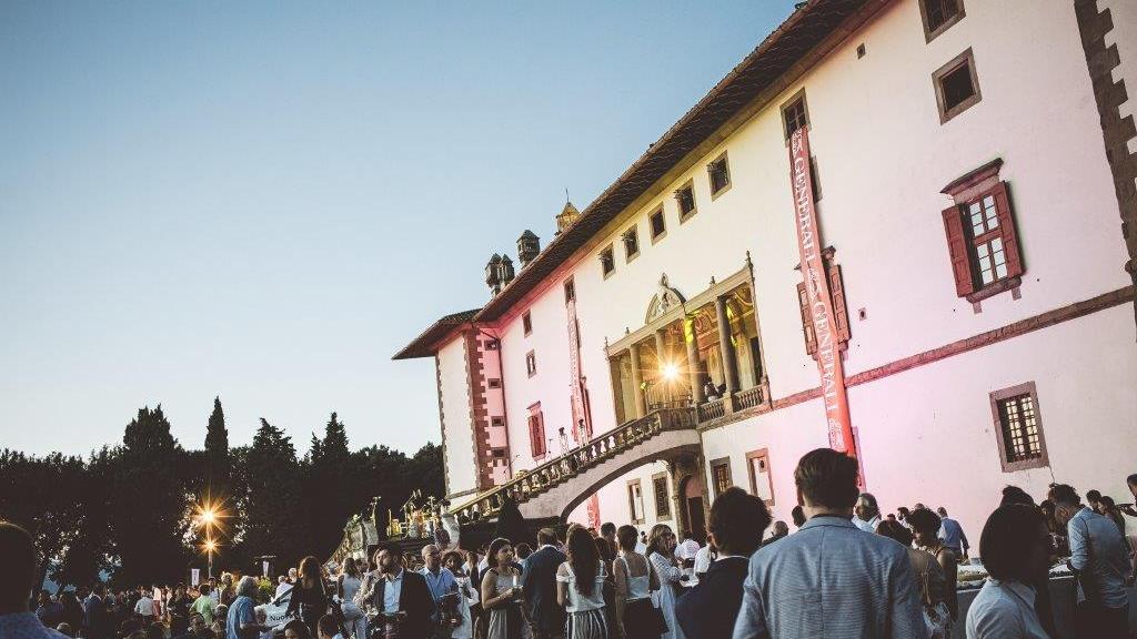 Una passata edizione di Bollicine nei giardini di Villa La Ferdinanda ad Artimino