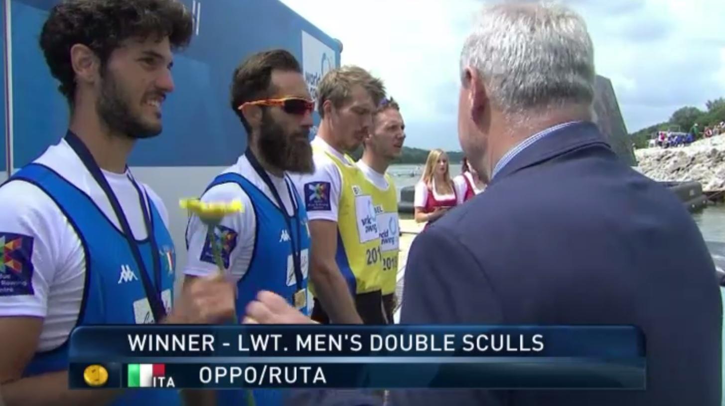 Oppo, in primo piano, con Ruta durante la cerimonia di premiazione