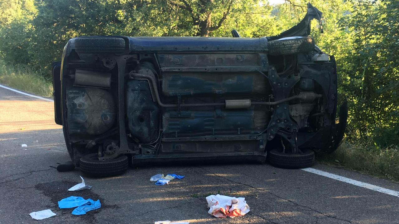 Albinea, si ribalta con l'auto: 31enne portata in ospedale in elisoccorso