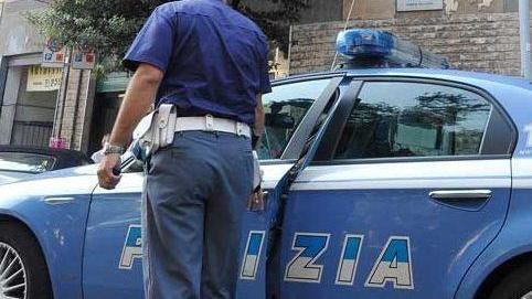Una volante della polizia di Stato (foto d'archivio)