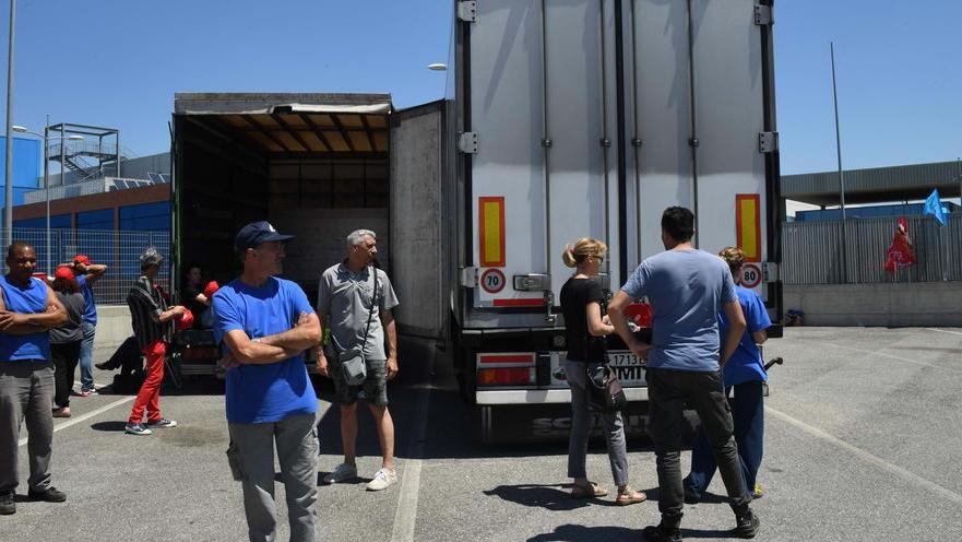 Sciopero a oltranza e blocco del magazzino ricambi Piaggio