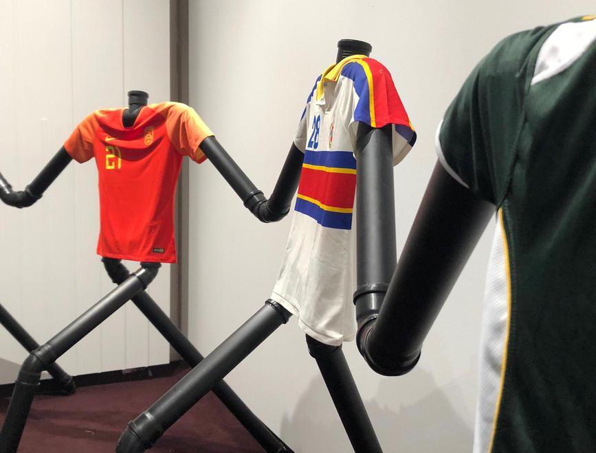 Il giro del mondo del calcio sarà reale e super virtuale 