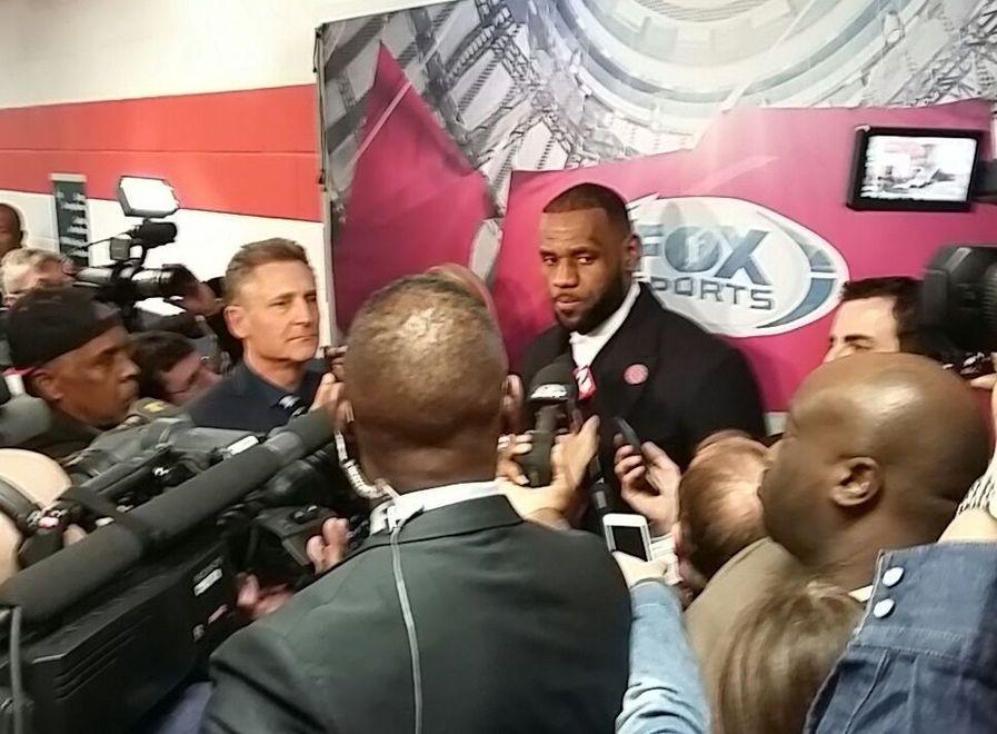 Nba, James cambia squadra