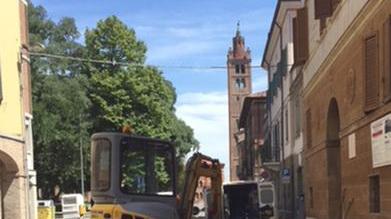 Tubature rotte in tre vie del centro Cinquanta famiglie rimaste senz’acqua