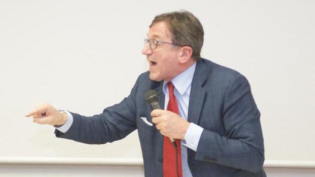 Sindaco contro tutti Nel mirino comitati, grillini e costruttori «Troppe assurdità»