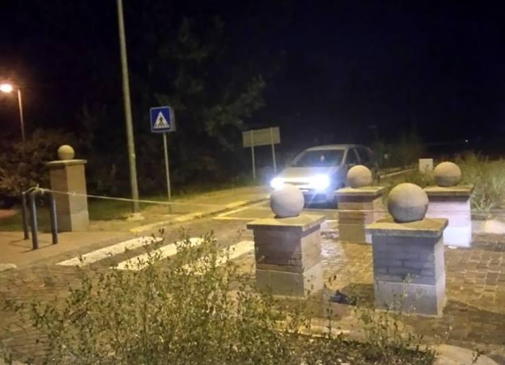 Corda tesa sulla strada, il sindaco: «Fatto grave» 