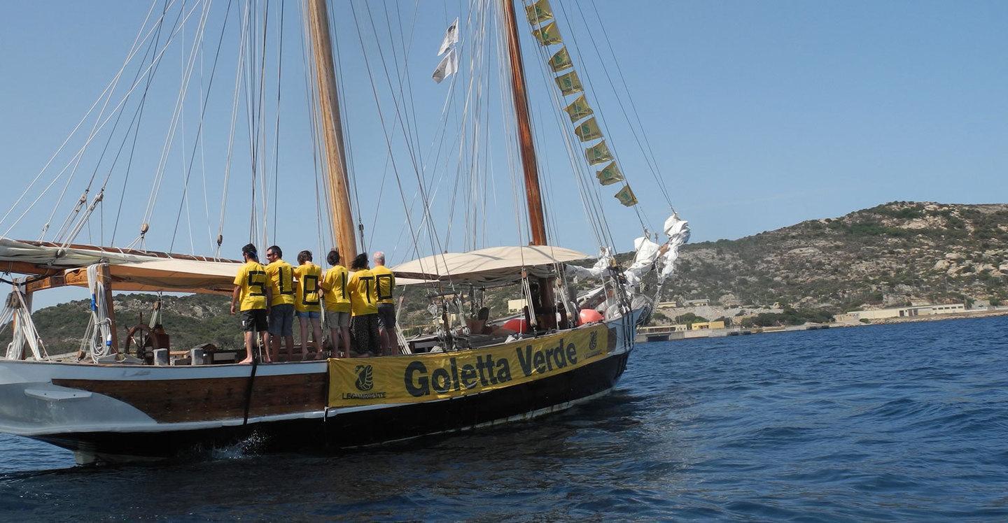 La Goletta Verde visita l’Area marina protetta di Capo Testa