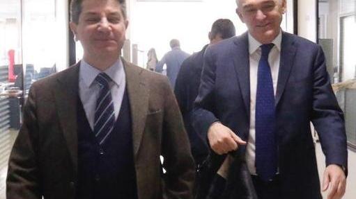 Il direttore de Il Tirreno, Luigi Vicinanza, con il governatore Enrico Rossi