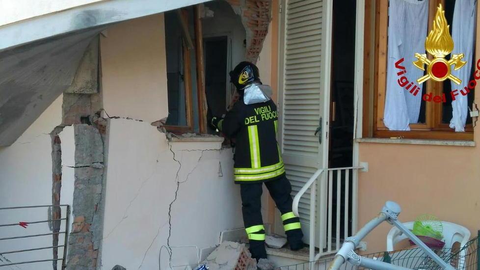 Esplosione di gas nella casa delle vacanze: pistoiesi si salvano saltando dalla finestra