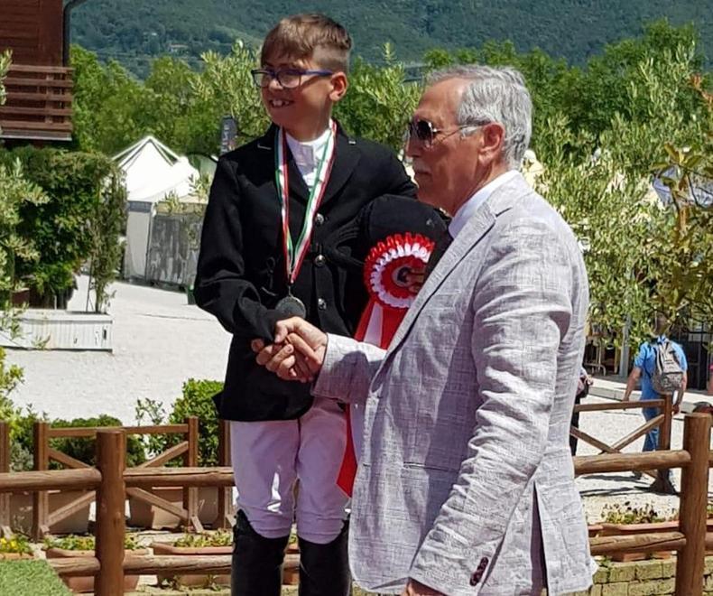 Tommaso e il suo pony La coppia perfetta conquista la Toscana 