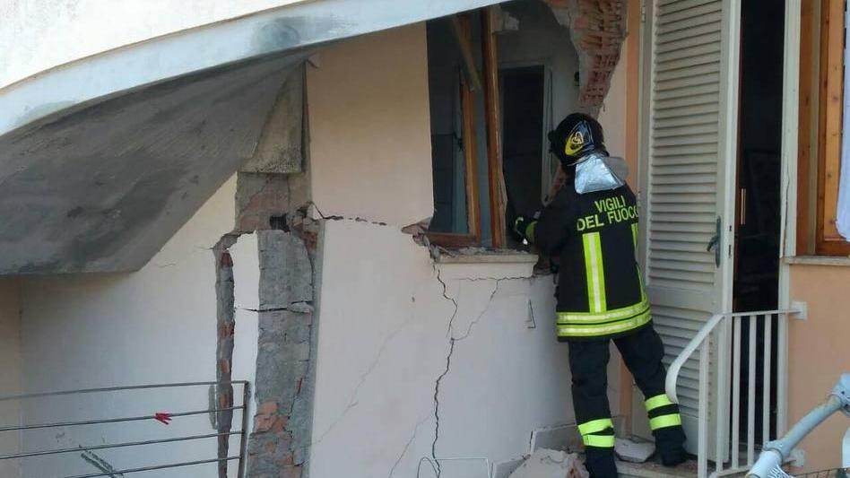 Esplode l’appartamento due turisti si salvano saltando dalla finestra