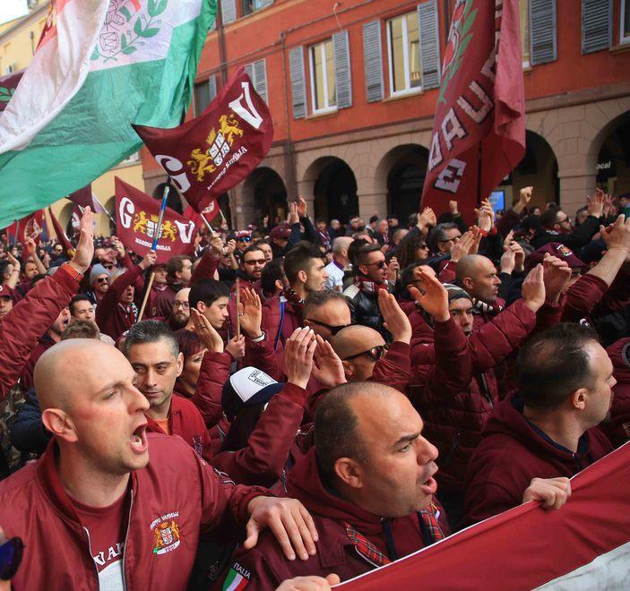 Crisi Reggiana, il tifoso: «Adesso vado in Duomo ad accendere un cero» 