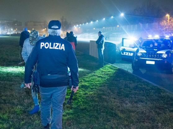 Controlli notturni della polizia