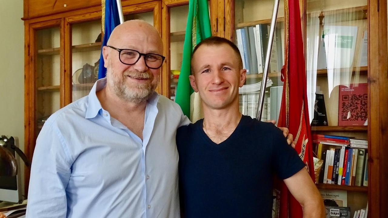Esplosione in via del Seminario, il sindaco incontra l'immigrato eroe: "Merita la cittadinanza"