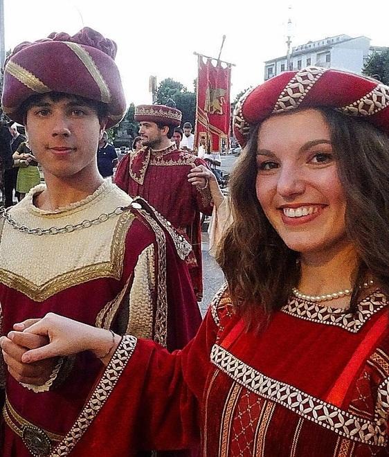 Applausi per il primo Corteggio