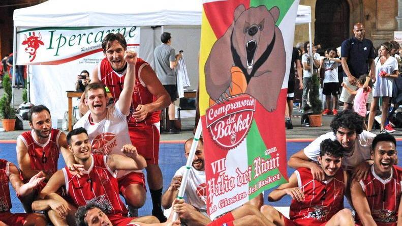 Torna biancorosso il parquet in piazza Vittoria al Grifone