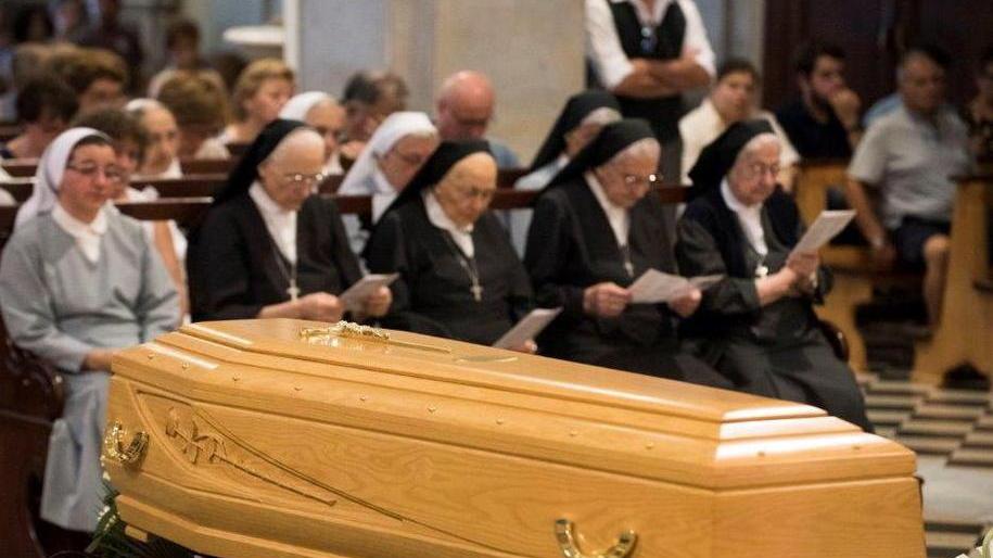 Tutta Porcari in chiesa per salutare Suor Elsa