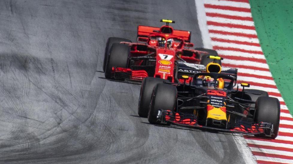 Il nitrito del Cavallino felice Vettel torna leader mondiale