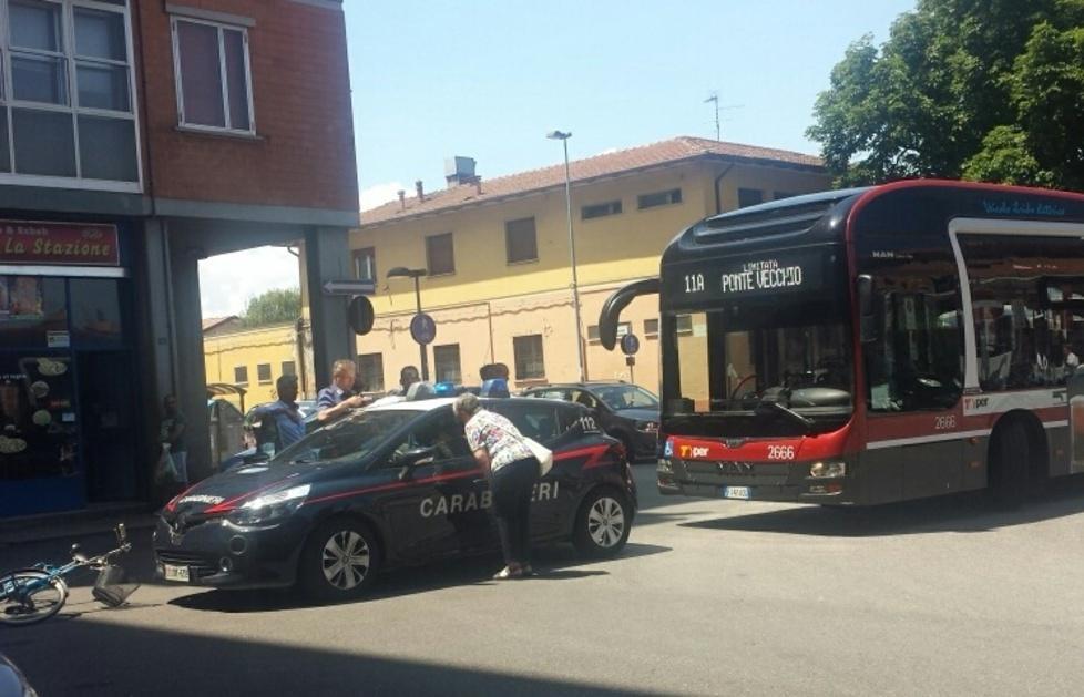 Minacciato con un coltello Ragazzino rapinato alla Gad 