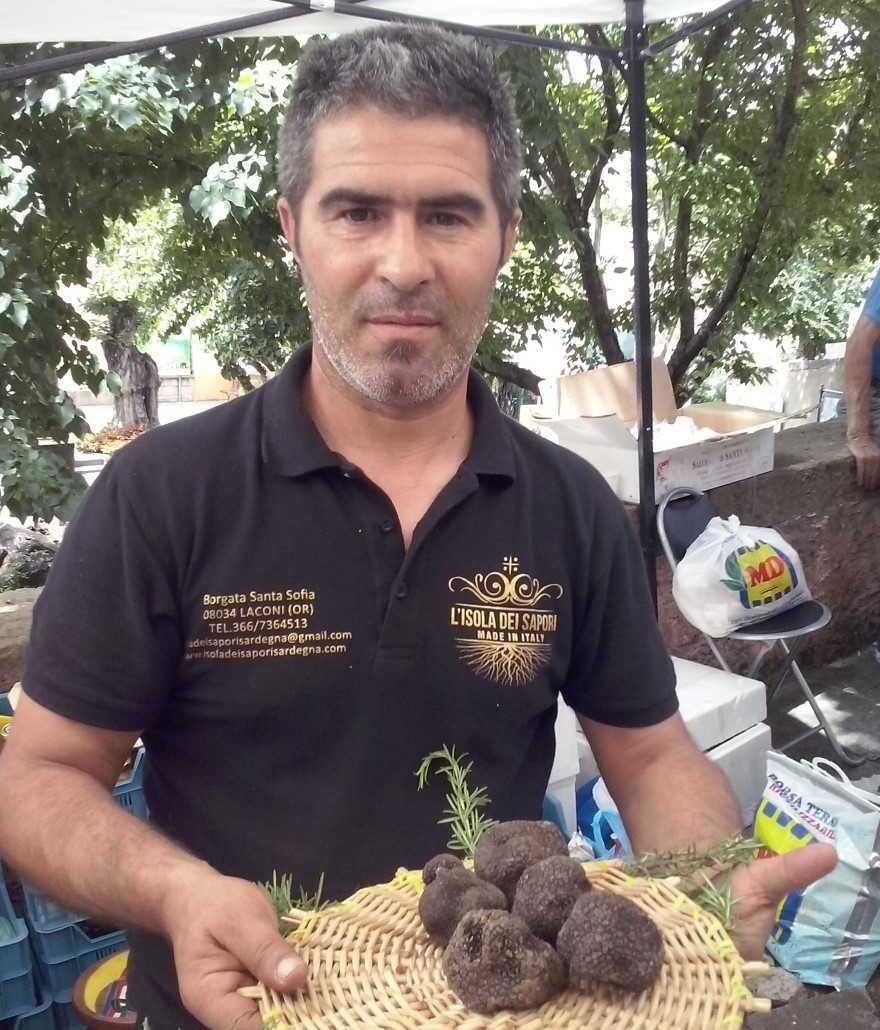 Il “cavatore” che allena il fiuto dei cani 