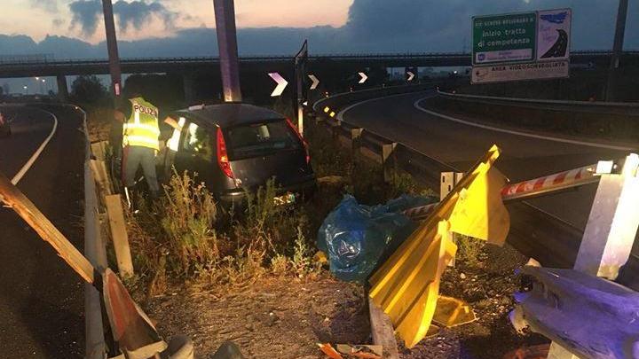 Colpo di sonno alla guida: auto fuori strada