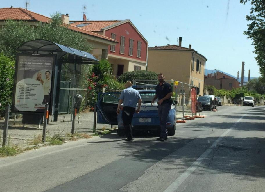 L'anziano portato in questura dalla polizia