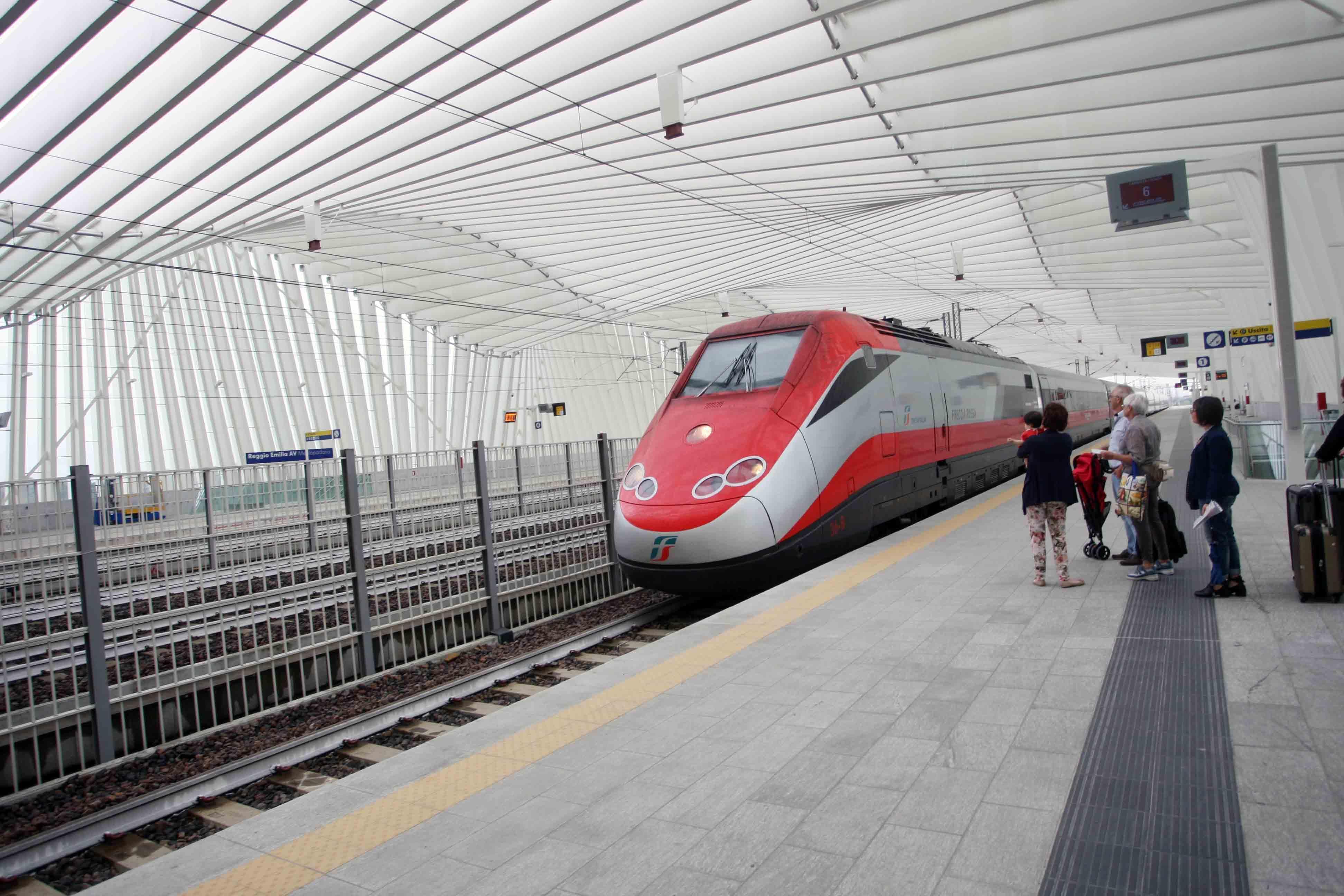 Reggio Emilia, per gli abbonati di Trenitalia l’autobus in città è gratuito 