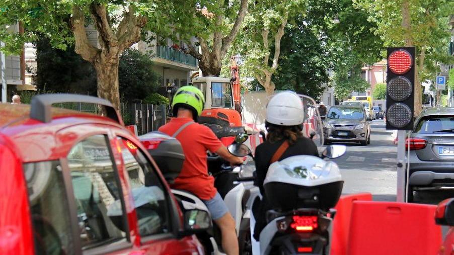 Furto di notte al bar Sole La titolare: «Siamo soli»