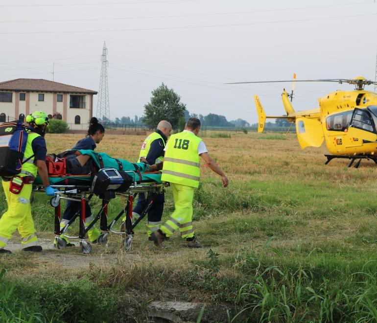 Finisce fuori strada Soccorso in elicottero