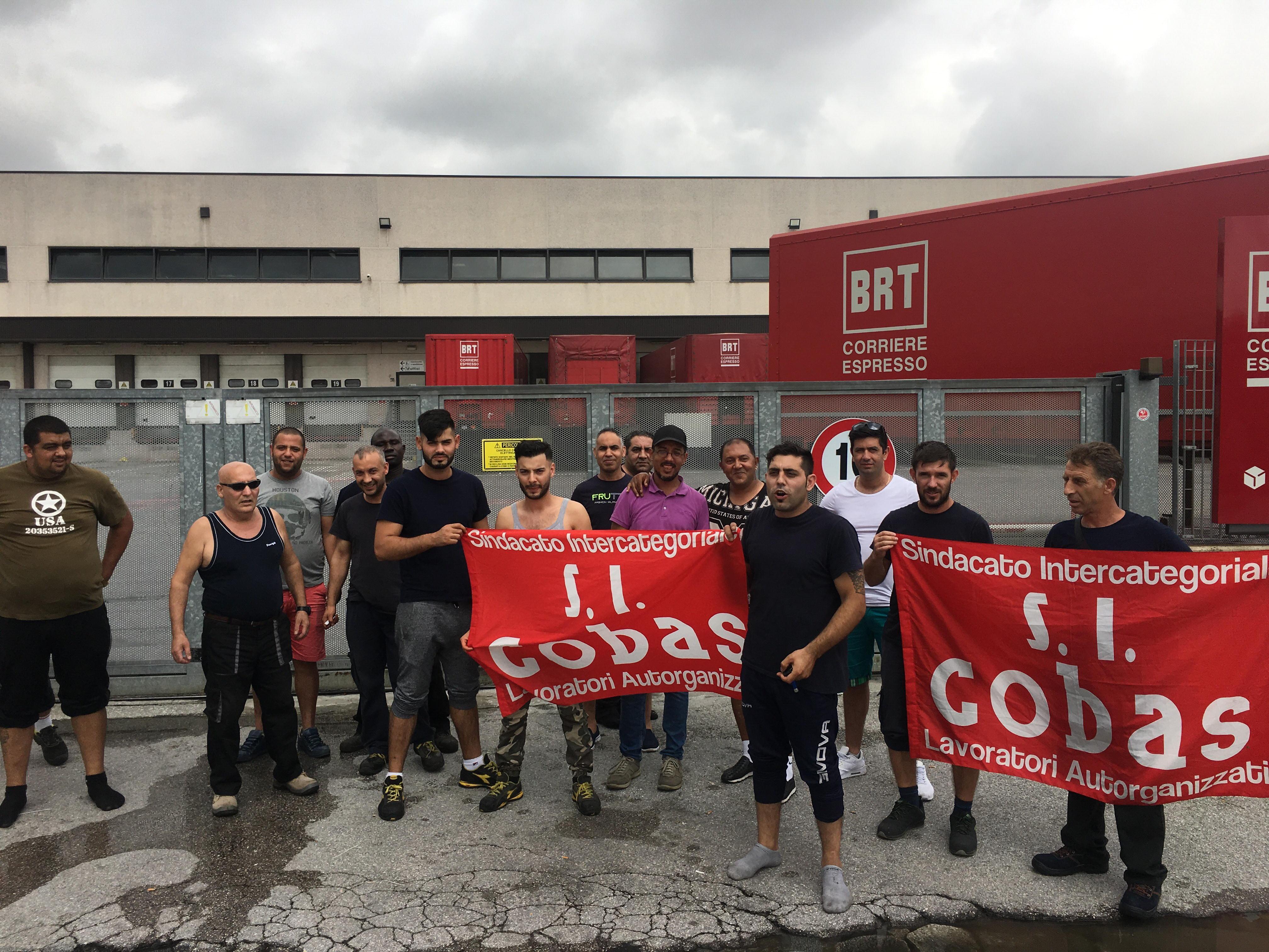 Bloccato da uno sciopero l'hub Bartolini a Lavoria - Video